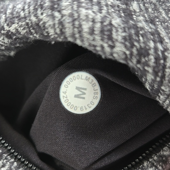 Lululemon Mens Medium Surge Warm 1/2 Zip Designed Running and Training Like New - Picture 12 of 12